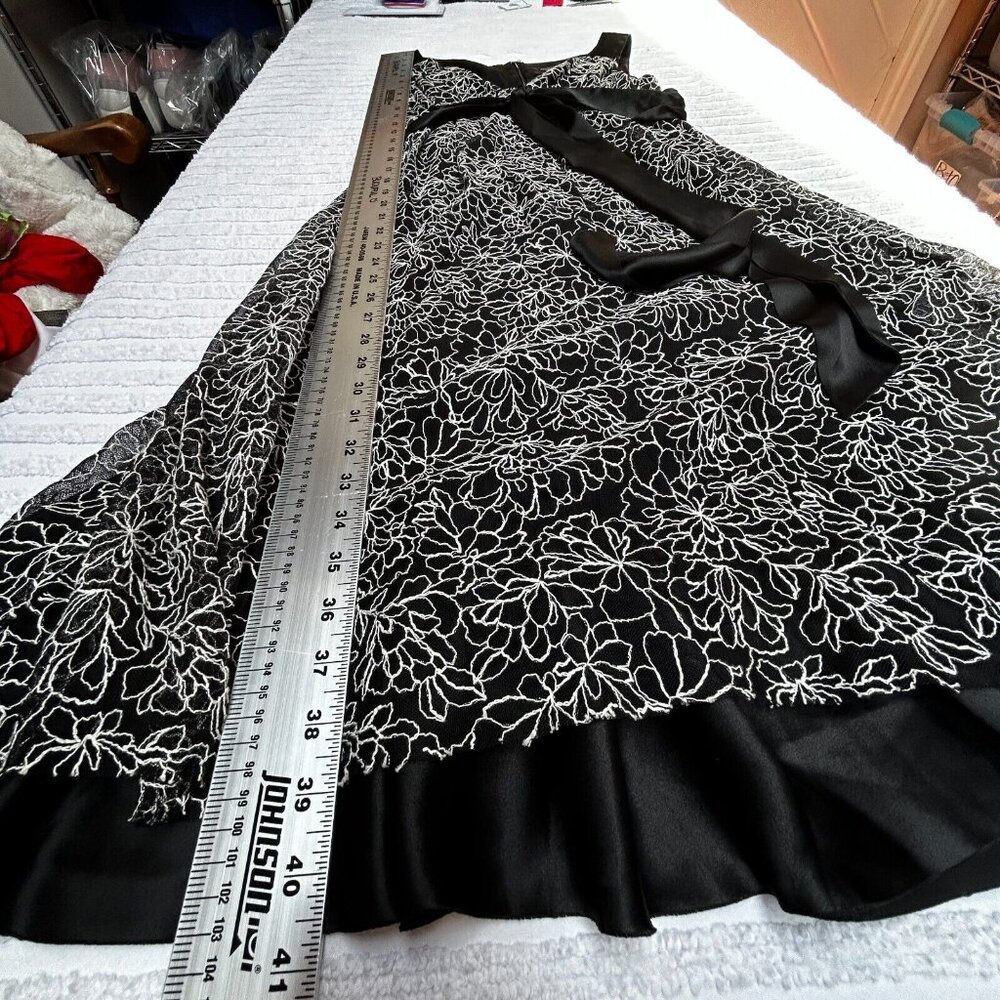 Adrianna Papell Women's Embroidered Midi A-Line Dress Size 6 Tie Waist Black - Picture 9 of 9